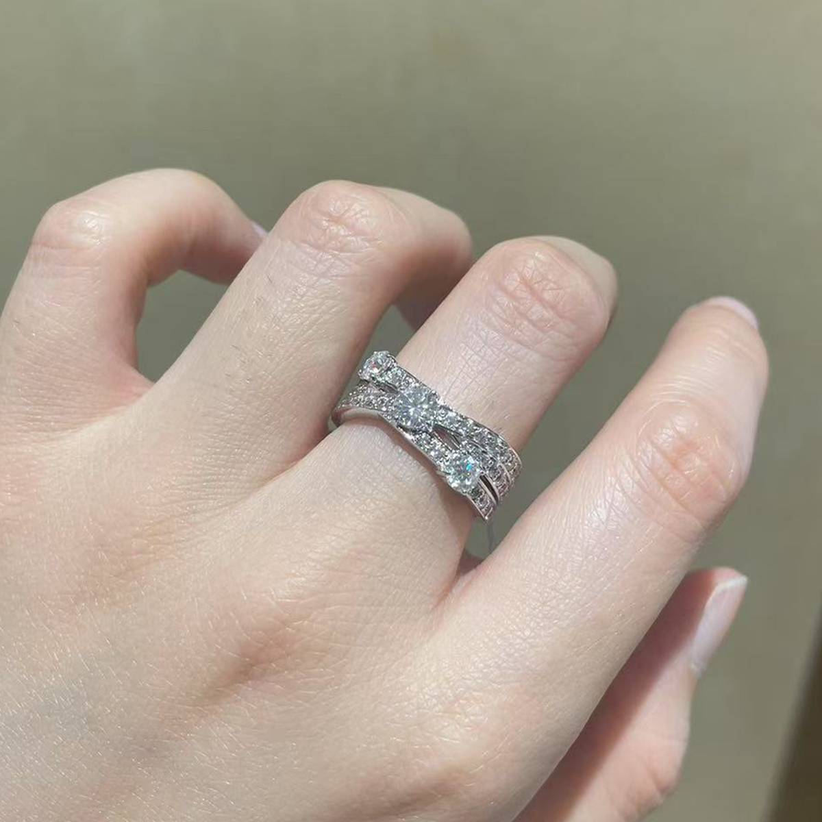 轻奢满钻女戒S925银镀白金定制选款主石莫桑钻0.4ct/副石高碳钻